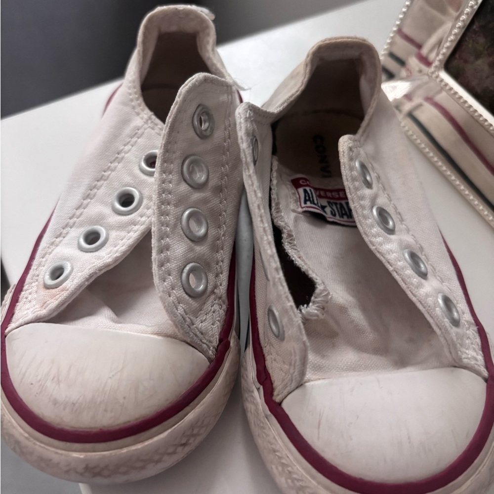 Converse toddler  White Sneakers size 5